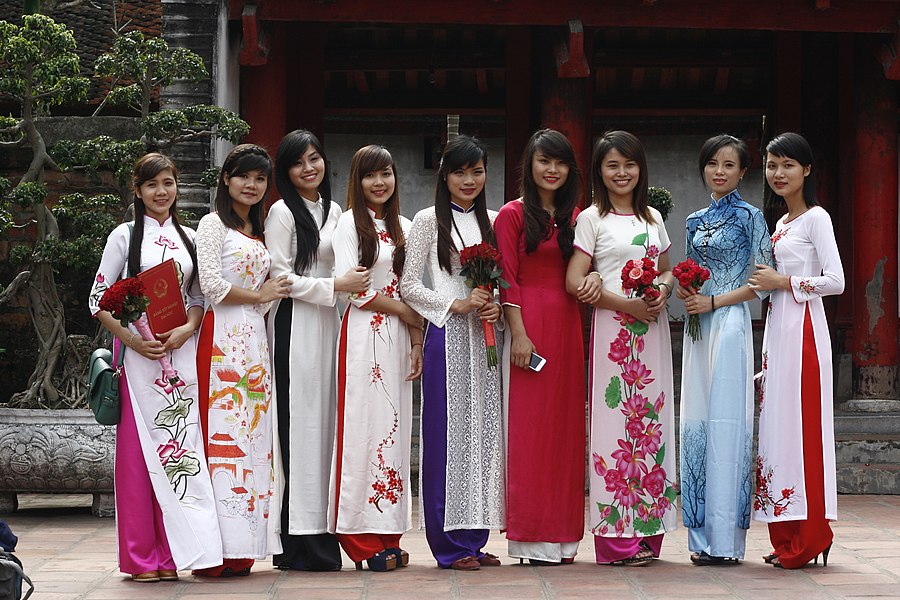 Teen girls in Da Lat
